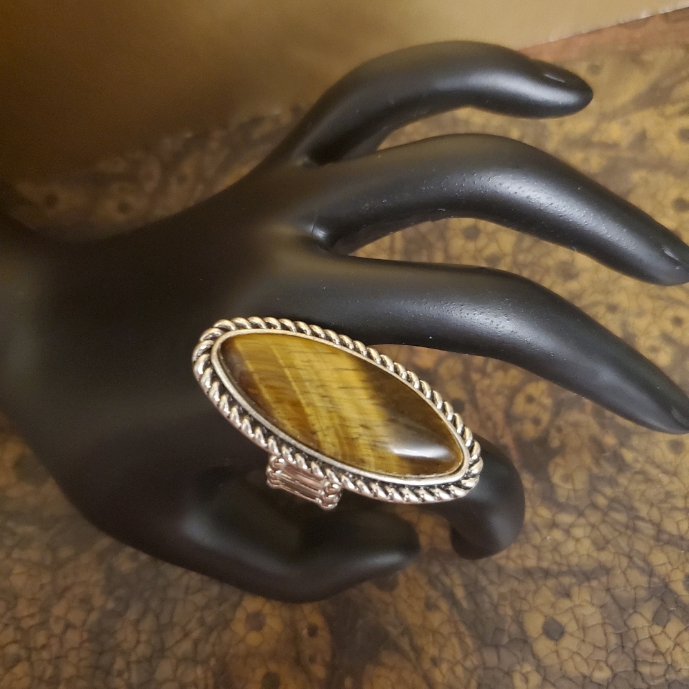 Statement Ring - Picture 1 of 3